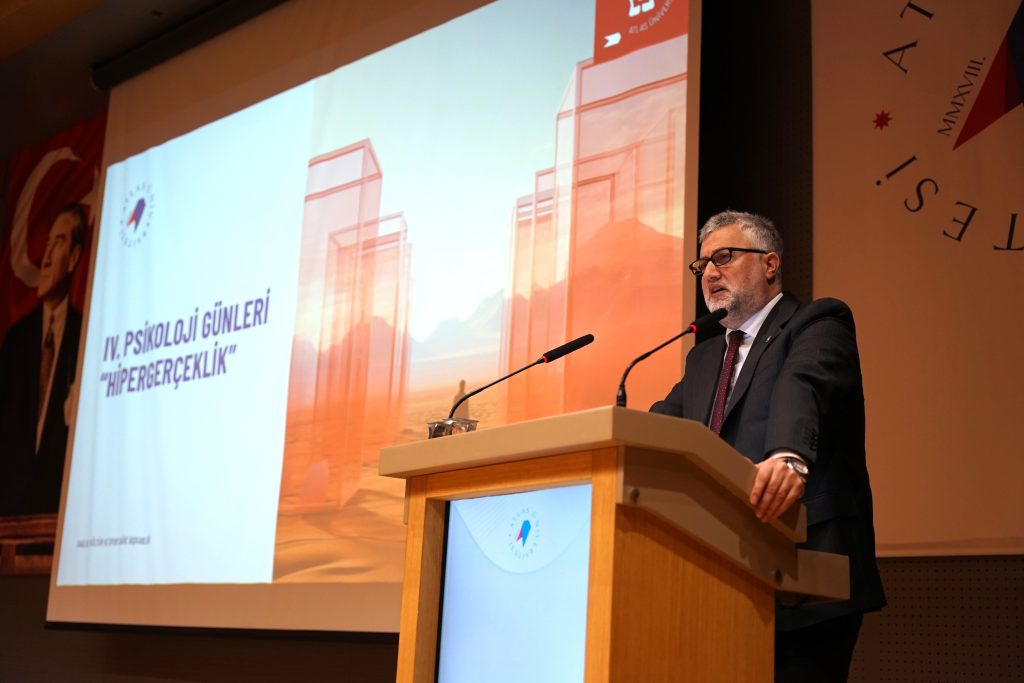 Prof-Dr-Ersoy-Kocabicak-1024x683 Psikoloji Uzmanları "Hipergerçeklik"i Konuştu