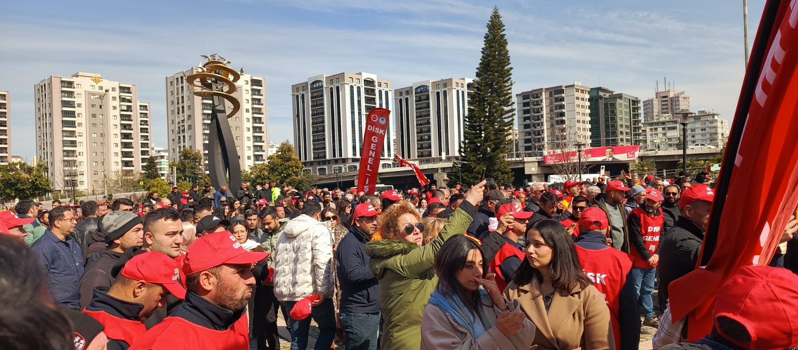 adana2 Genel-İş'ten Seyhan Belediyesi Önünde Eylem