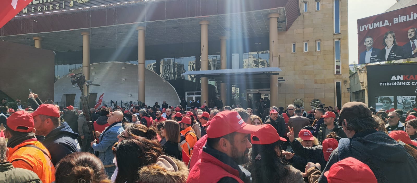 adana3 Genel-İş'ten Seyhan Belediyesi Önünde Eylem