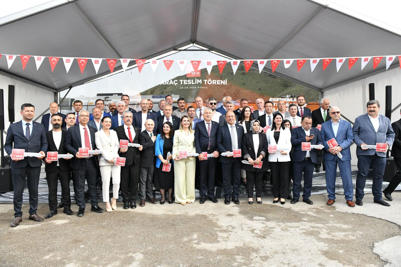 2 TBB'DEN YÜREĞİR BELEDİYESİ'NE HİBE ARAÇ DESTEĞİ