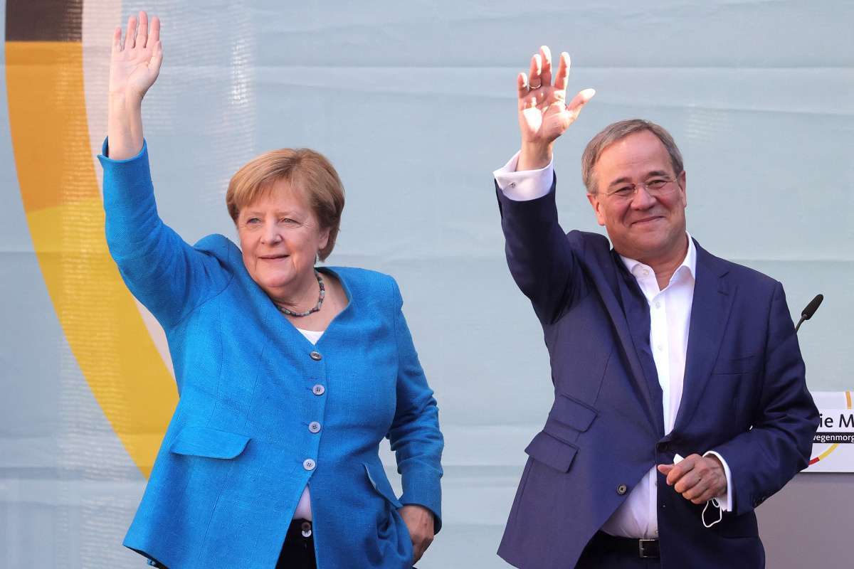 Merkel, seçime 1 gün kala ‘Almanya’nın istikrarı’ için Laschet’e oy istedi