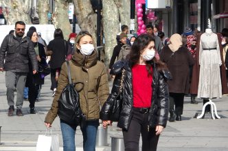 İstanbul’da vatandaşın maske kararsızlığı