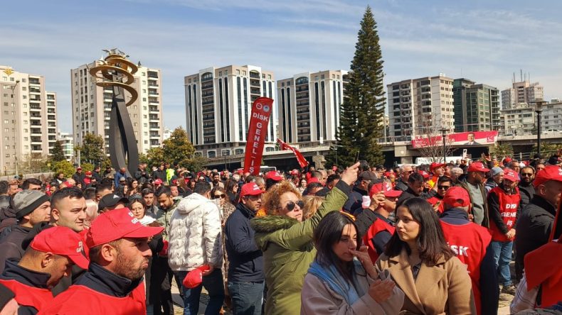 Genel-İş’ten Seyhan Belediyesi Önünde Eylem